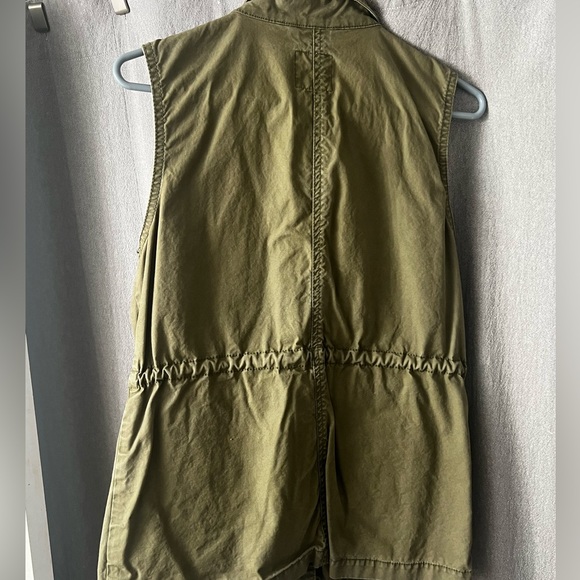 Green Utility Vest - Picture 3 of 4